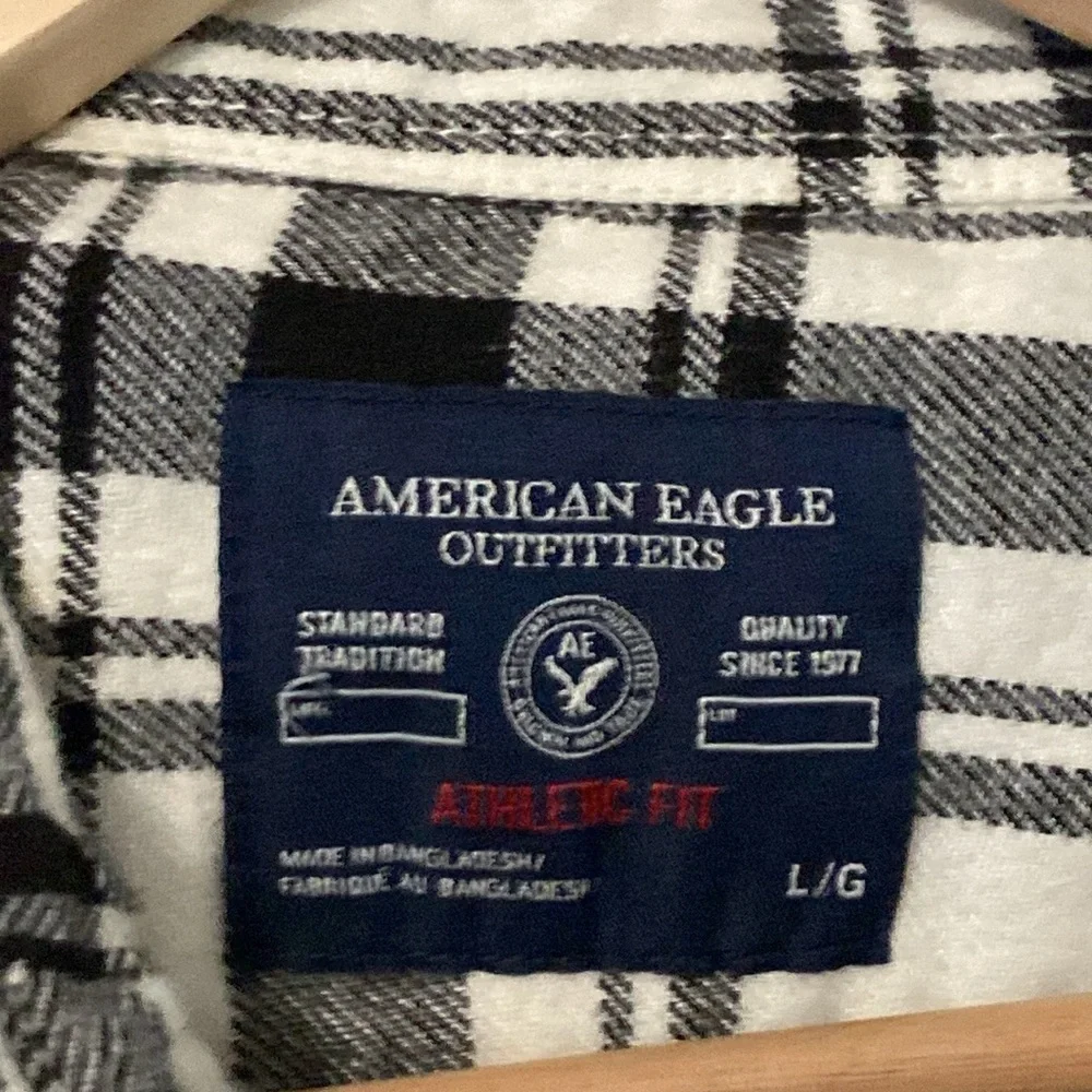 American Eagle Outfitters Black and White Plaid Shirt - Picture 2 of 2